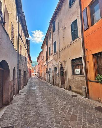2 LOCALI A SASSOFERRATO