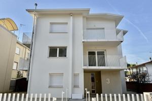 Bicamere ultimo piano ristrutturato con terrazz...