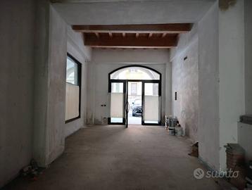 Immobile di 90 m² con 1 locale a Mirandola