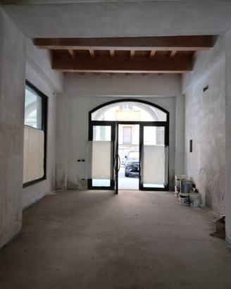 Immobile di 90 m² con 1 locale a Mirandola