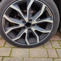 Cerchi in lega con gomme