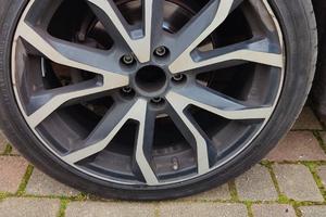 Cerchi in lega con gomme