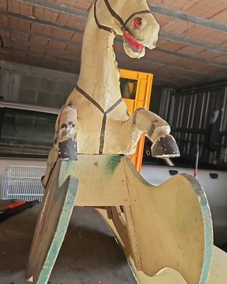 Cavallo a Dondolo
