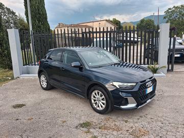 Audi A1 citycarver 30 TFSI Identity Contrast