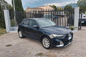 Audi A1 citycarver 30 TFSI Identity Contrast