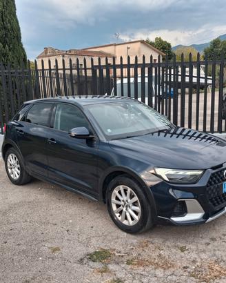 Audi A1 citycarver 30 TFSI Identity Contrast