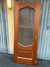 Porta scorrevole in legno con verro