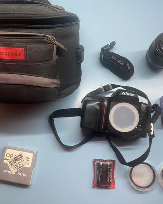 Macchina fotografica reflex Nikon F50 accessori