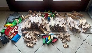 Gioco - treni di legno