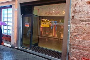 Prestigioso fondo commerciale nel cuore di lucca