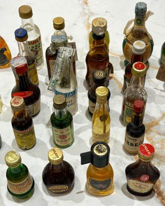 Lotto di 29 Liquorini Mignonette da collezione