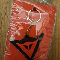 portachiavi moto logo dainese