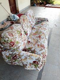 divano a tre posti