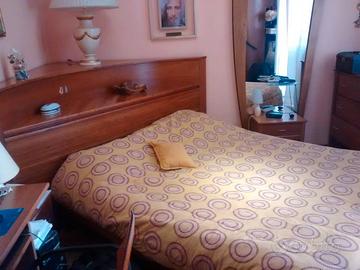 Testiera letto angolare + comodini e cassettiera