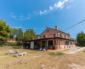 Villa Dolce Vita [Jacuzzi + 3Suites + 5min mare]