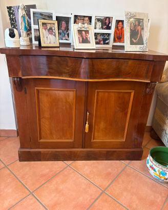 Credenza vittoriana inglese