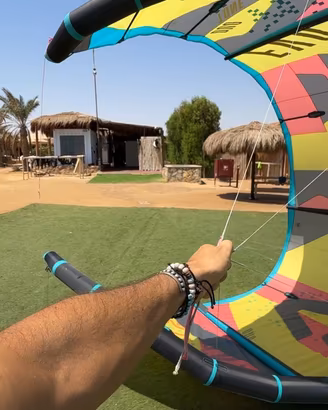 Attrezzatura kitesurf tavola e kite duotone