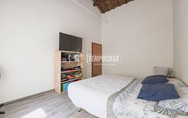 SOLUZIONE CON INGRESSO INDIPENDENTE E CORTE PRIVAT