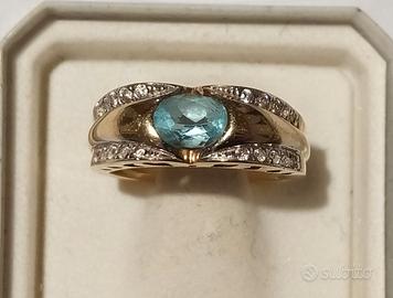 Anello in oro con pietra azzurra e brillantini