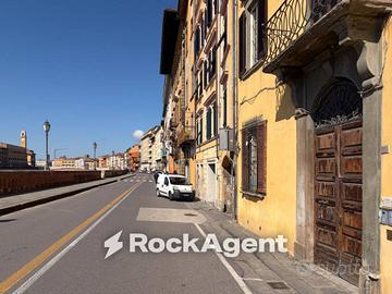 Appartamento di 292 m² con più di 5 locali e box a
