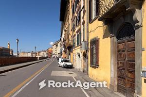 Appartamento di 292 m² con più di 5 locali e box a