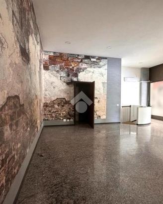 NEGOZIO A MONTEGROTTO TERME