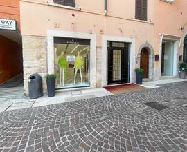 NEGOZIO A SALÒ