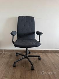 Sedia da scrivania con rotelle e braccioli