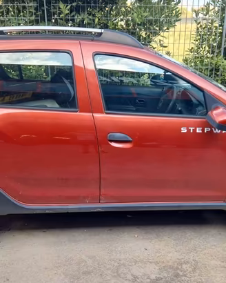 Dacia Sandero 0.9 benzina anno 2014 per ricambi (2