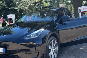 Tesla model Y standard Range 70mila km COME NUOVA