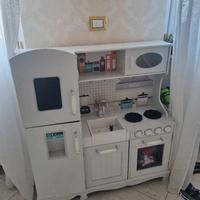 cucina in legno giocattolo 