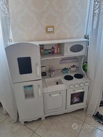 cucina in legno giocattolo 