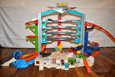 HOT WHEELS Il Mega Garage con 5 auto 1 elicottero