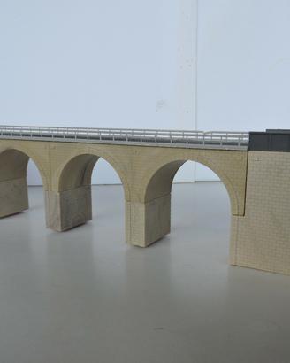 ponte ad archi, marca Arnold Rapido 