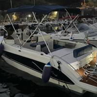 Barca a motore Walk around 