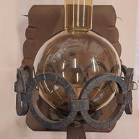 Applique da parete in ferro battuto con vetro ambr