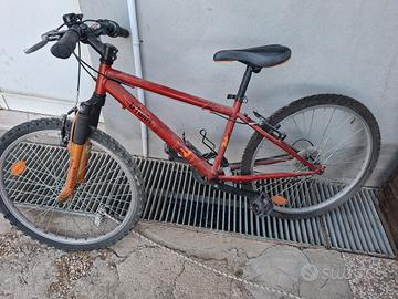 Mountain Bike B'Twin Rockrider rossa ragazzo