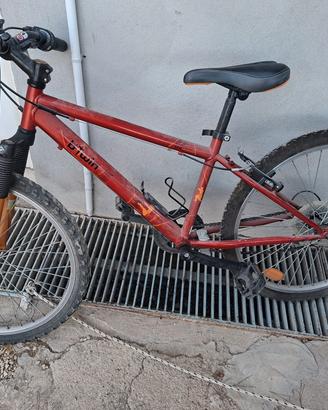 Mountain Bike B'Twin Rockrider rossa ragazzo