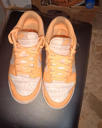 varie scarpe Nike e Jordan 