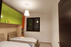 Camere in casa ammobiliata e pregiata a Napoli