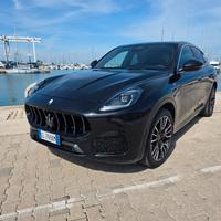 Maserati Grecale GT nero metallizzato, 300cv