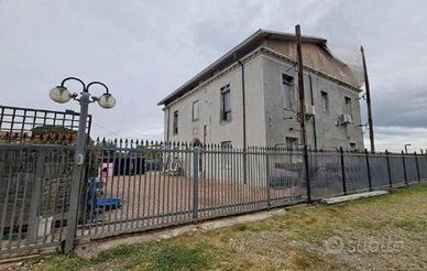 Immobile in asta di 487 m² con più di 5 locali a R
