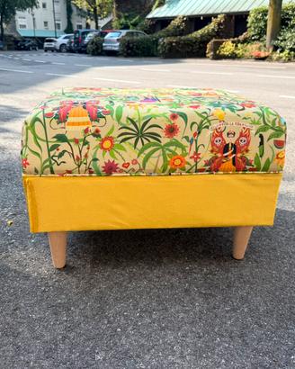 Coppia di pouf realizzati a mano