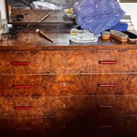 Cassettiera Art Déco in radica di noce