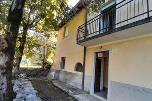 Casa di montagna indipendente su 3 livelli+terreno