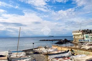 6 LOCALI A GENOVA