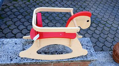 cavallo a dondolo 