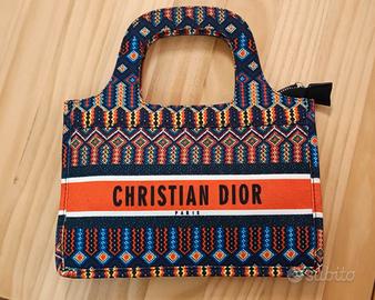 borsa casual con simil logo