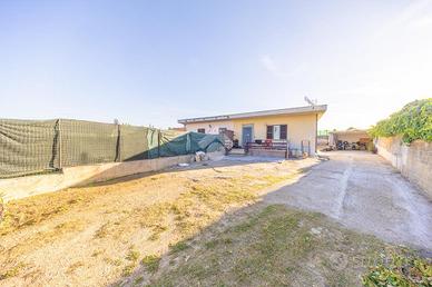 PORZIONE DI BIFAMILIARE A ROMA