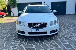 VOLVO V70 2.5 FT MOMENTUM AFV BI-FUEL benzina-meta